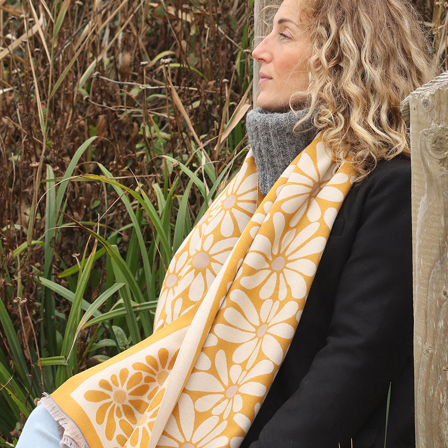 Scarf - mustard retro daisy jacquard