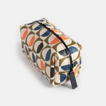 Toilet bag with a leather look.